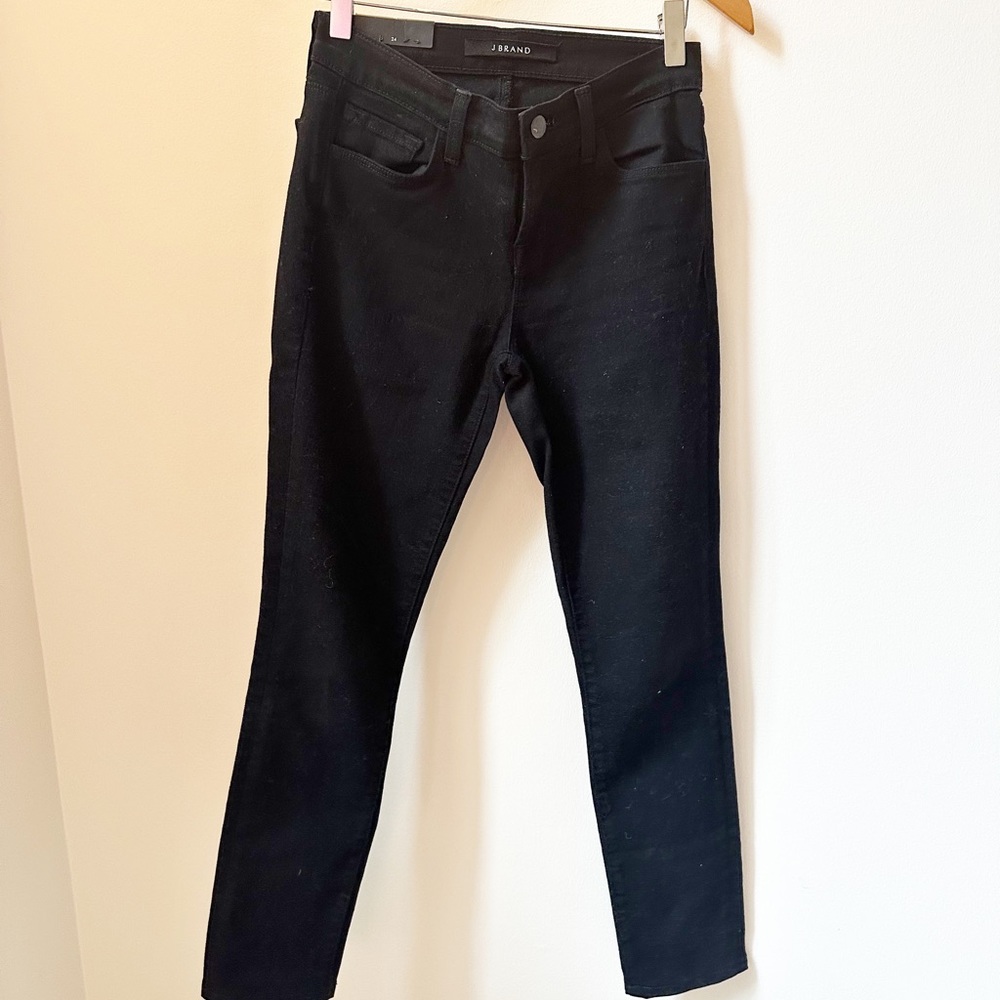 BRAND NEW (NWT) Women’s Skinny Leg, Mid-Rise black jeans, size 24.